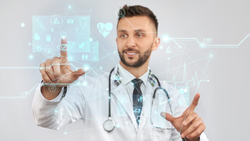 Profesional de la salud interactuando con una interfaz digital de inteligencia artificial